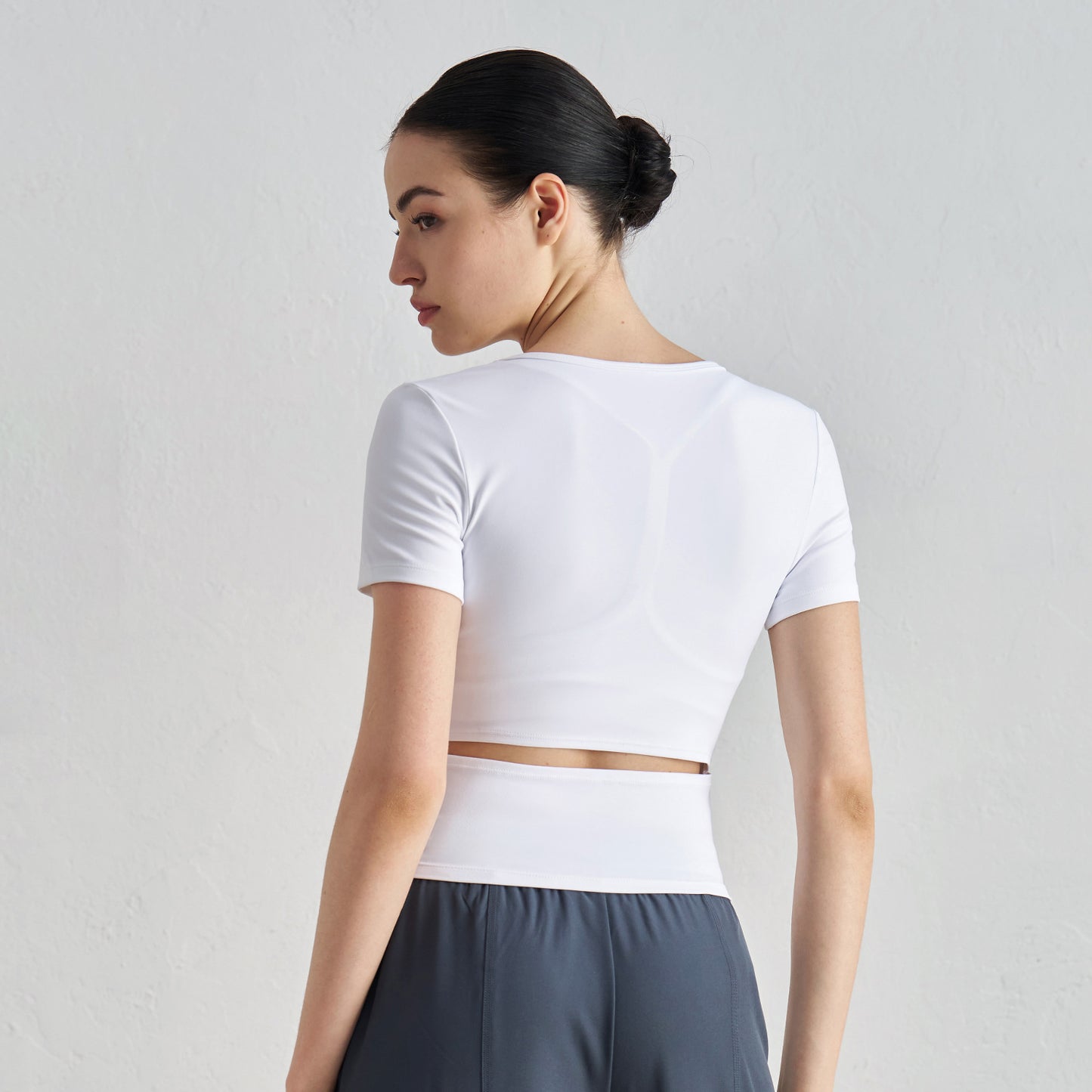 Round Neck Seamless Tee - Back Cutout Slim-Fit Yoga Top & Workout Shirt
