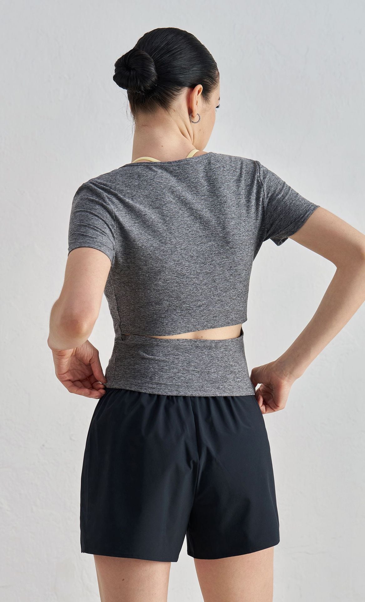 Round Neck Seamless Tee - Back Cutout Slim-Fit Yoga Top & Workout Shirt