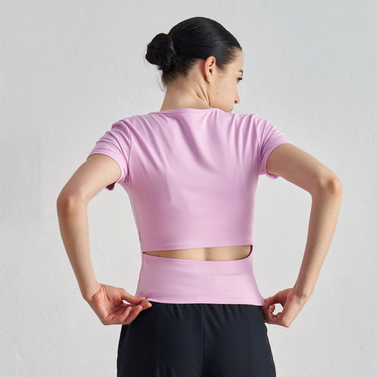 Round Neck Seamless Tee - Back Cutout Slim-Fit Yoga Top & Workout Shirt